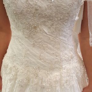 Brand new wedding dress only worn in store